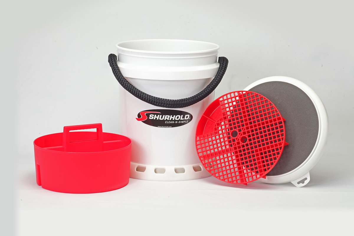 Shurhold 5 Gallon White Bucket Kit + Base